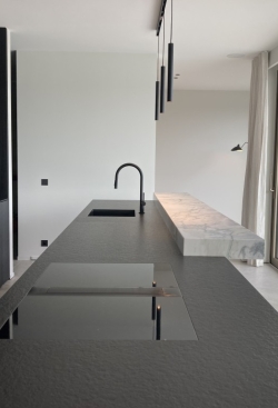 Music in your kitchen thanks to ceiling speakers